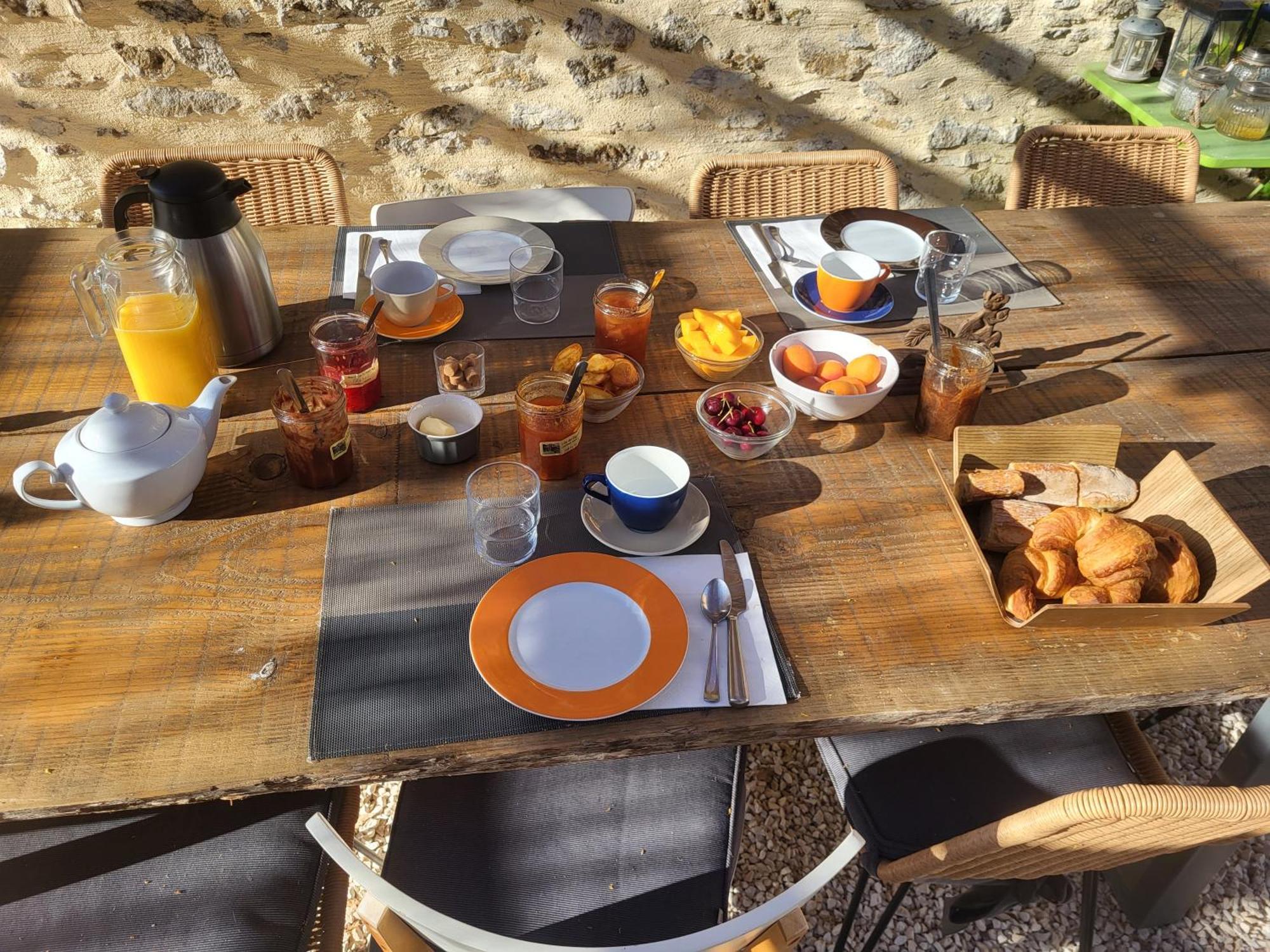 Bastide De La Madeleine Acomodação com café da manhã Pougnadoresse Exterior foto